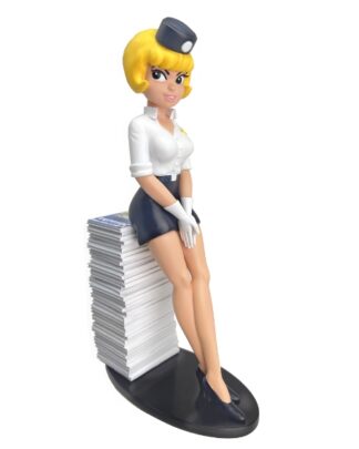 Beeldje Natasja met stapel boeken